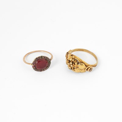 Lot 138 - An early 19th Century yellow metal and foil backed paste ring