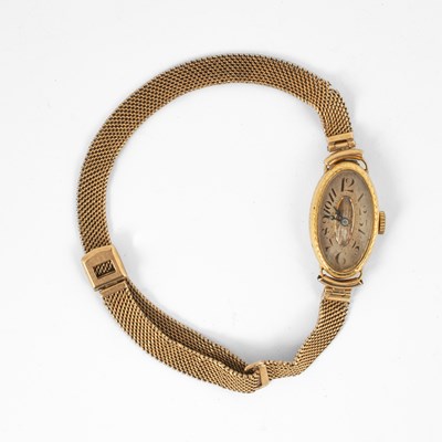 Lot 176 - A lady's 9ct yellow gold wristwatch