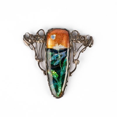 Lot 213 - An Arts & Crafts enamel pendant