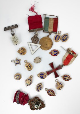 Lot 120 - A quantity of silver and enamel masonic jewels