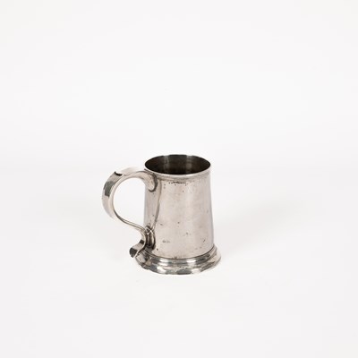 Lot 19 - A George III provincial silver mug