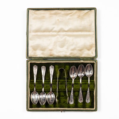 Lot 18 - Two cased sets of silver teaspoons and sugar nips