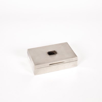 Lot 14 - A silver cigarette box