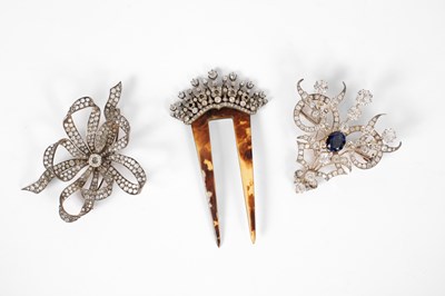 Lot 126 - A tortoiseshell and paste hair comb