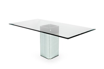 Lot 152 - A rectangular dining table