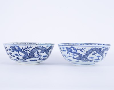 Lot 246 - A pair of Chinese blue and white bowls