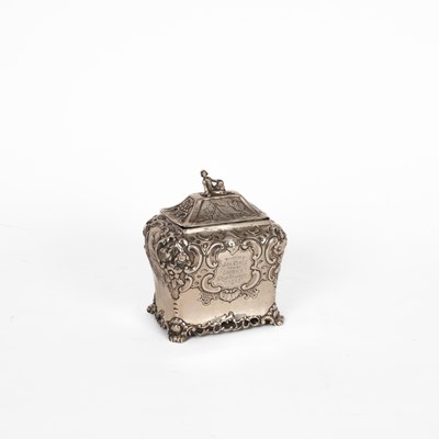 Lot 58 - A George III silver tea caddy