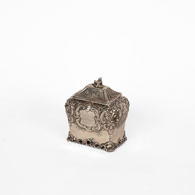 Lot 58 - A George III silver tea caddy