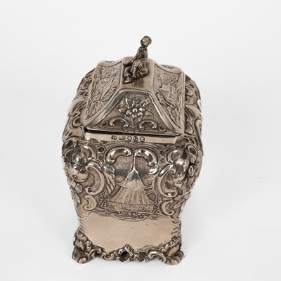 Lot 58 - A George III silver tea caddy