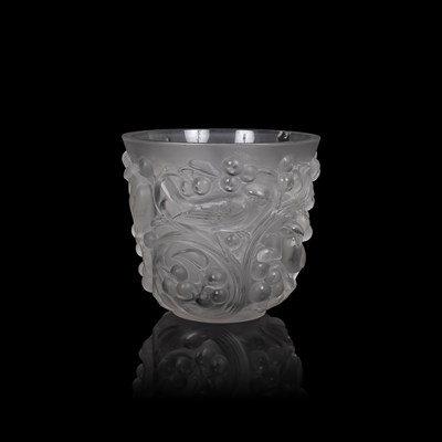 Lot 490 - A Lalique Avallon opalescent glass vase