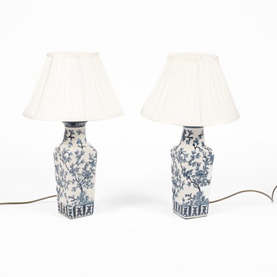 Lot 15 - A pair of blue and white lamps