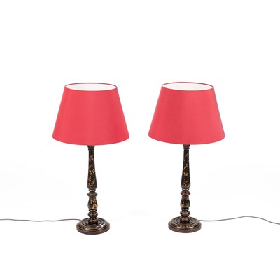 Lot 18 - A pair of chinoiserie table lamps