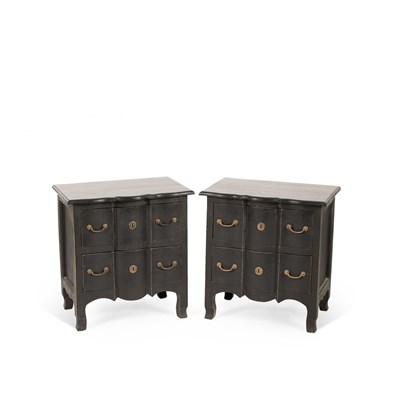 Lot 70 - A pair of painted bedside chests
