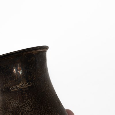 Lot 45 - A Georgian style silver mug