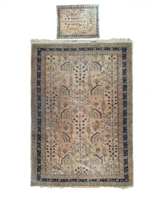 Lot 317 - An Ushak carpet