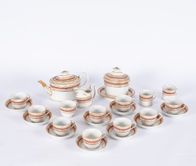 Lot 866 - An English porcelain tea set