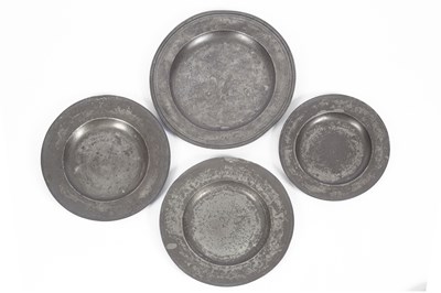 Lot 81 - A triple-reeded pewter charger