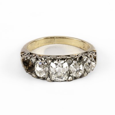 Lot 328 - A Victorian diamond ring