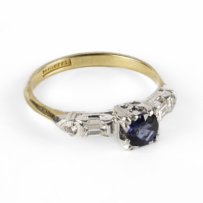 Lot 329 - An early 20th Century sapphire and diamond ring