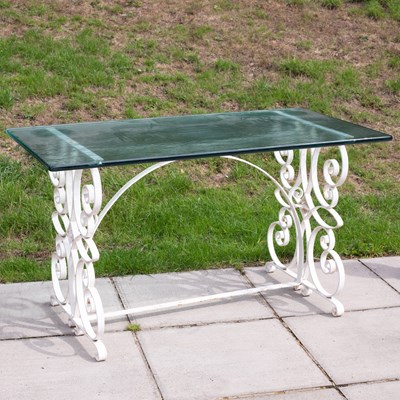 Lot 831 - A glass topped table