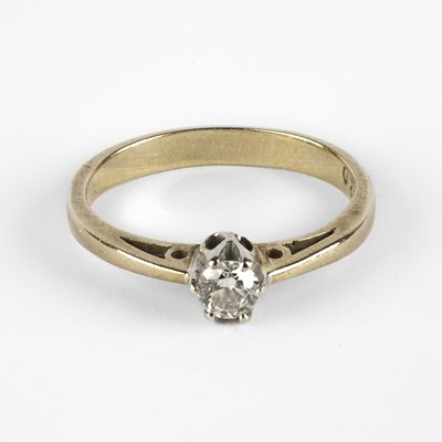 Lot 238 - A 9ct gold diamond solitaire ring