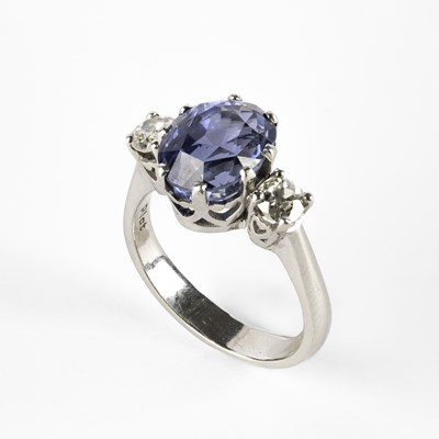 Lot 336 - A Ceylon sapphire and diamond three stone ring