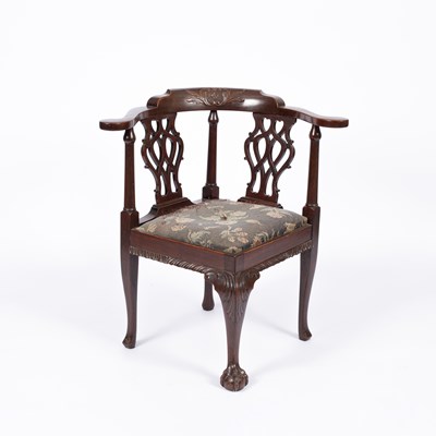 Lot 798 - A Georgian style corner chair