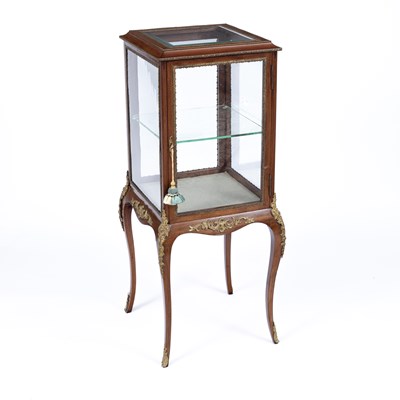 Lot 896 - A French vitrine
