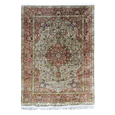 Lot 968 - A Hereke silk rug