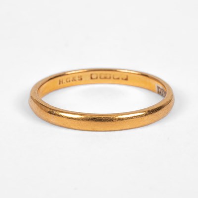 Lot 173 - A 22ct yellow gold wedding band