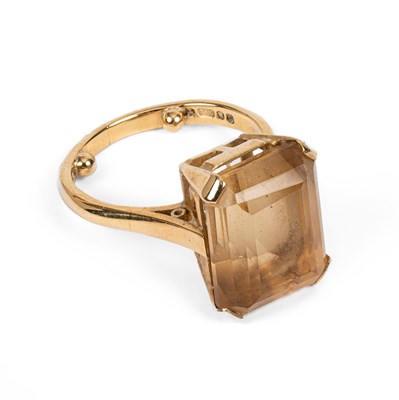 Lot 174 - A citrine cocktail ring