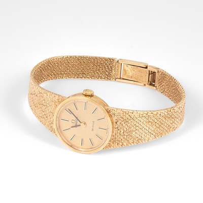 Lot 255 - A lady's 9ct yellow gold Omega De Ville wristwatch