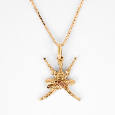 Lot 161 - A yellow metal khanjar pendant