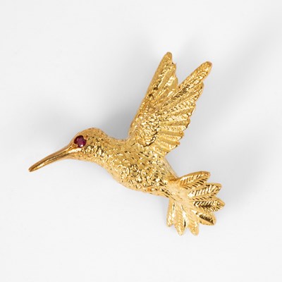 Lot 163 - A yellow metal brooch