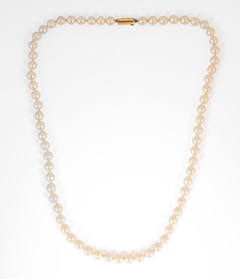 Lot 165 - A single strand cultured pearl necklace