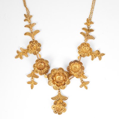 Lot 167 - A yellow metal filigree necklace