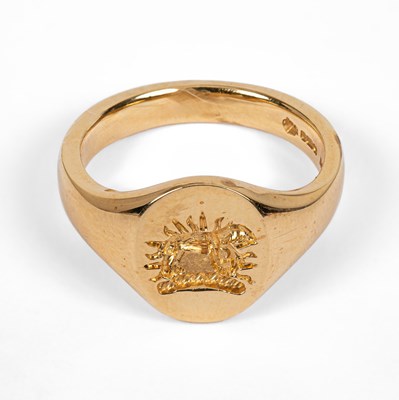 Lot 169 - An 18ct yellow gold signet ring