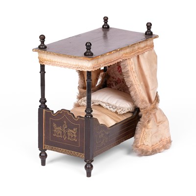Lot 433 - A rare Walterhausen dolls' house four poster bed