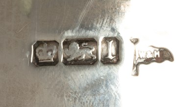 Lot 9 - An Edwardian silver trophy cup