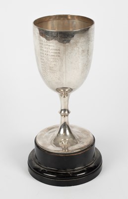 Lot 9 - An Edwardian silver trophy cup