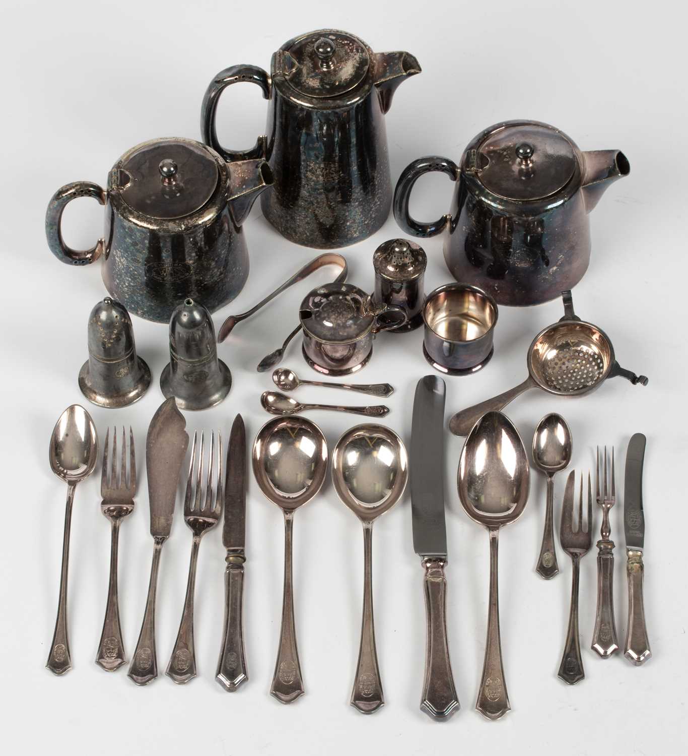 Lot 18 - A quantity of silver plated wares