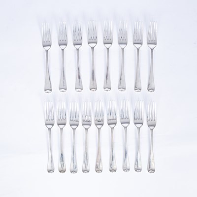 Lot 2 - A set of seventeen George III Hanoverian pattern silver table forks