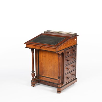 Lot 926 - A Victorian Davenport desk