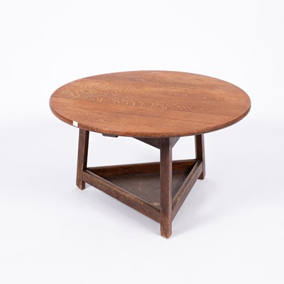 Lot 927 - A low oak cricket table