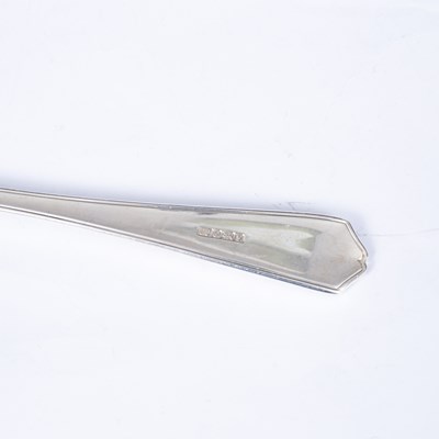 Lot 29 - A canteen of silver cutlery