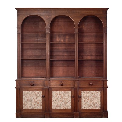 Lot 735 - An early 19th Century mahogany dresser