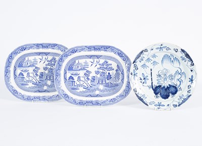 Lot 1204 - An English (probably Bristol) blue and white delftware charger