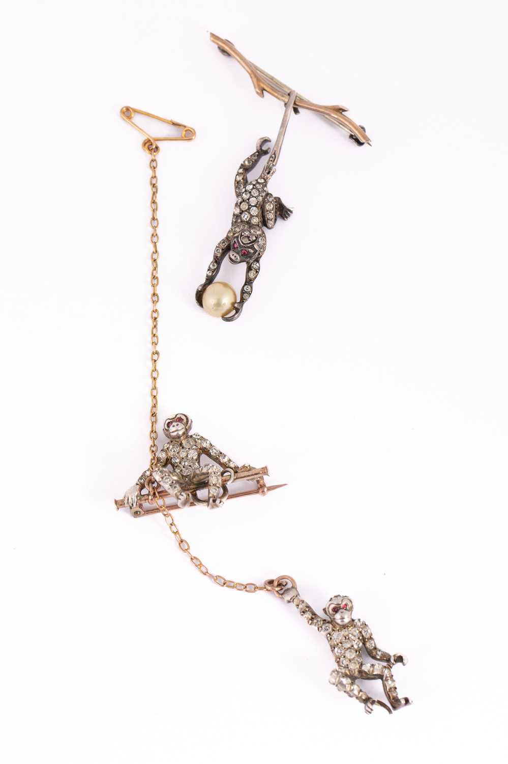 Lot 90 - An early 20th Century novelty paste set brooch