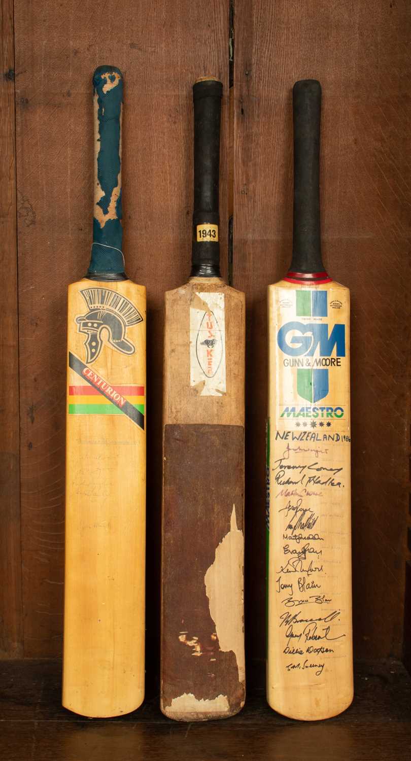 Lot 31 - A Centurion cricket bat