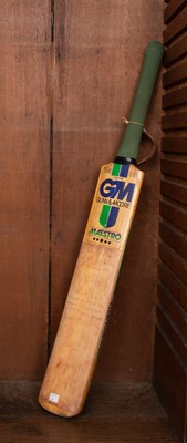 Lot 501 - A signed Gunn & Moore ‘Maestro’ cricket bat
